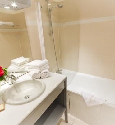 Salle de Bain - Baño -  Hotel Champerret Heliopolis